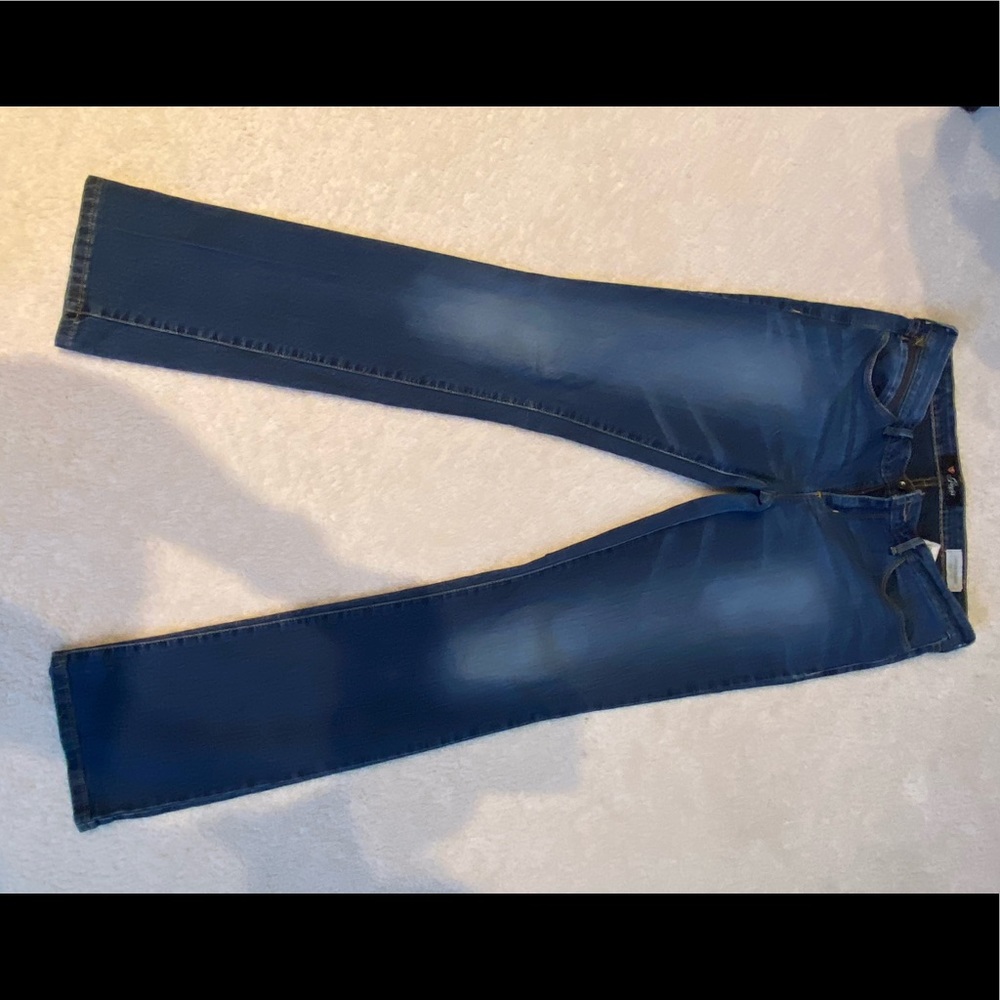 Moving SALE- Everything MUST GO! Guess Jeans Size 29